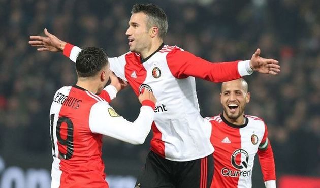 Robin van Persie Hollanda'yı sallıyor!