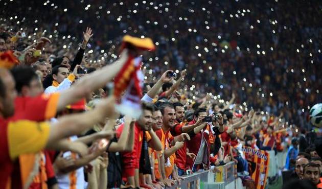 Galatasaray'dan derbi öncesi taraftara açık antrenman!