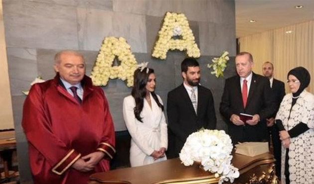 Aslıhan Doğan'ın nikah elbisesinin maliyeti dudak uçuklattı!