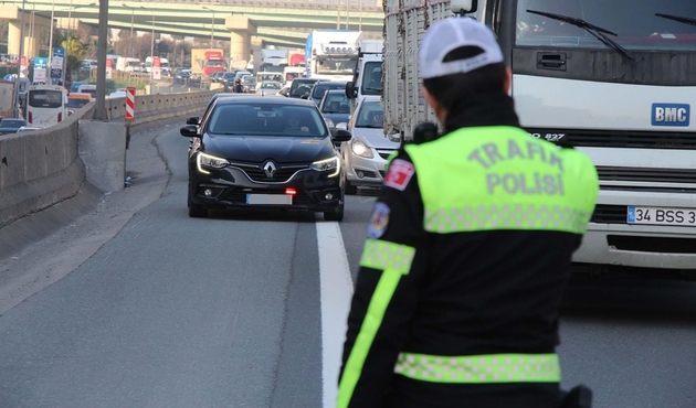 İstanbul Emniyeti'nden ''Çakarlı Araç'' açıklaması...