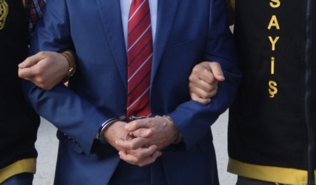Gümrük çalışanları ve iş adamlarına operasyon!