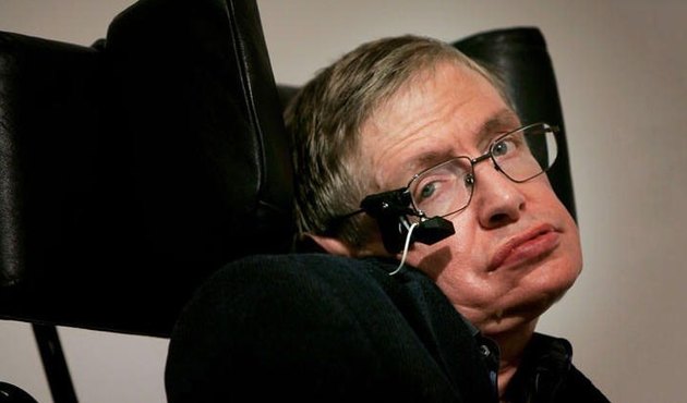 Stephen Hawking hayatını kaybetti!