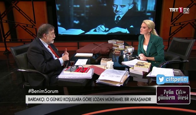 Pelin Çift ile Murat Bardakçı'nın sohbeti sosyal medyanın gündemine oturdu!