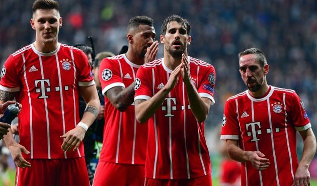Bayernli futbolcular Beşiktaş taraftarını alkışladı!