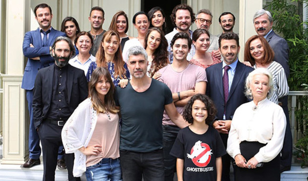 İstanbullu Gelin dizisi 29 yıllık evliliği bitirdi!