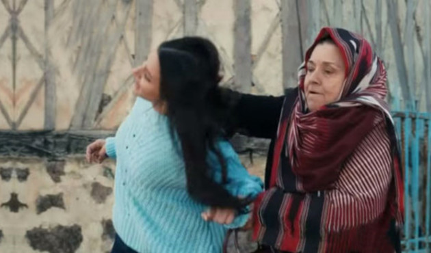 Nefes'e bir darbe de Tahir'in annesinden! /VİDEO