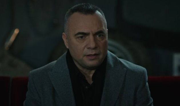 İki 'kadın' arasında kaldı!