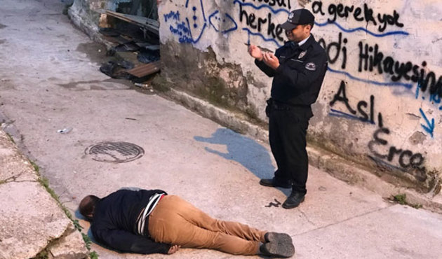 İzmir'de sokak ortasında ceset!