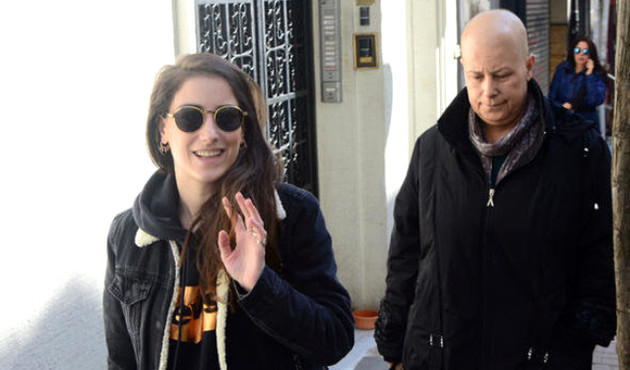 Hazal Kaya'nın annesi kanserle savaşını sürdürüyor!