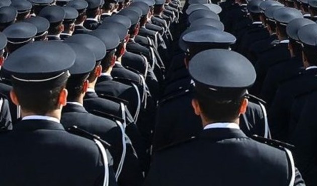 Başsavcılık düğmeye bastı! 49 polise yakalama kararı...