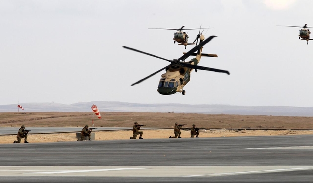 ABD askerlerini taşıyan helikopter Irak'ta düştü...