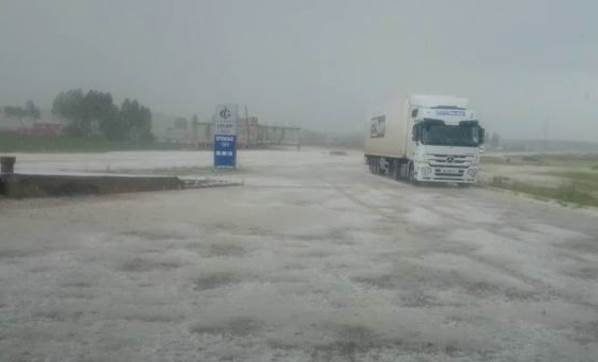 Bu kare öğle sıcağında çekildi! Dolu yağdı...