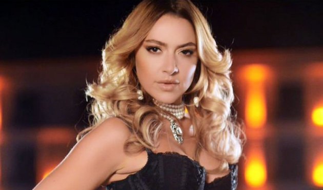 Hadise, çantasını kesmemek için kafasını kesti!