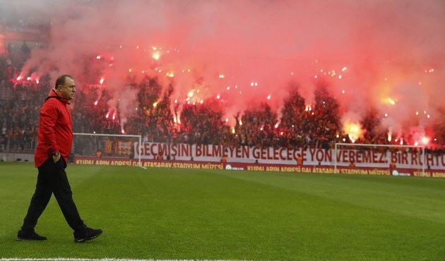 Galatasaray taraftarı antrenmana büyük ilgi gösterdi!