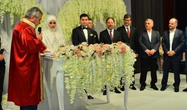 İstanbul Müftüsü Yılmaz'dan ilk resmi nikah!