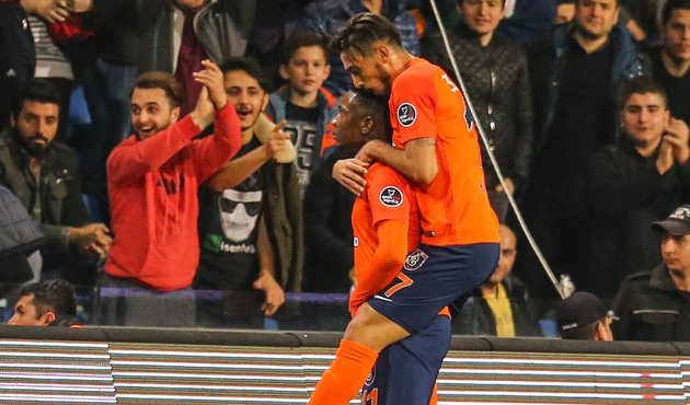 10 kişi Başakşehir, Beşiktaş'ı devirdi!