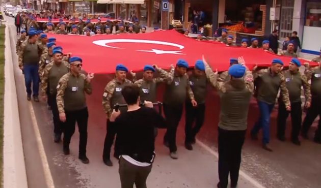 23 yıl sonra şehit komutanlarının mezarında buluştular