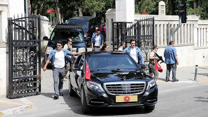 Erdoğan Babalar Günü'nde mezarlık ziyareti yaptı
