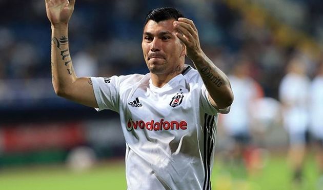 Medel ve Adriano haftaya yok!