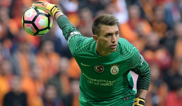 Galatasaray'da Muslera sıkıntısı!