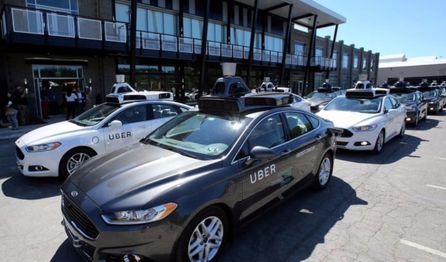 Uber'in sürücüsüz aracı yayaya çarptı: 1 ölü...