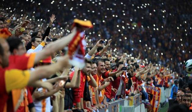 Tribünde lider Galatasaray!