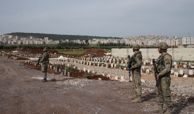Mehmetçik Afrin'de terörist mezarlığını buldu! / VİDEO