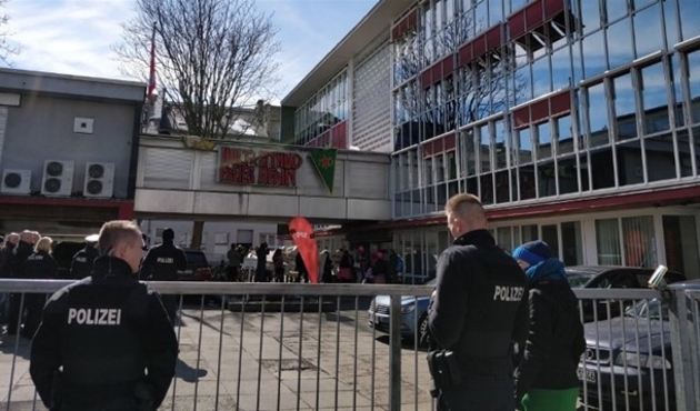PKK'lılar Sosyal Demokrat Parti binasını işgal etti...