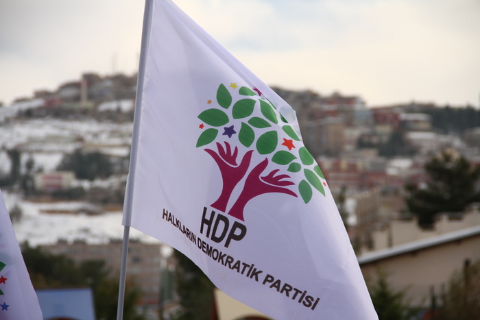 HDP bürosuna av tüfeğiyle ateş açıldı!
