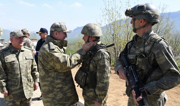 Orgeneral Akar'dan Hakkari'deki birliklere ziyaret...