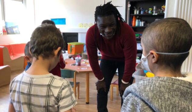Gomis, lösemili çocukları ziyaret etti!