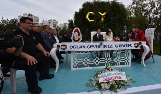 Başından tabanca ile vurduğu kadın polisle evlendi! / VİDEO