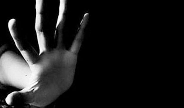 8 yaşındaki oğlunu hortumla döverek öldürdü!