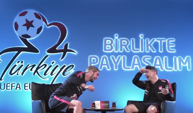 Abdülkadir Ömür ile Yusuf Yazıcı kahkahaya boğdu! /VİDEO