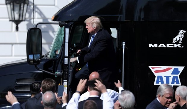 TIR şoförü Trump sosyal medyanın dilinde!