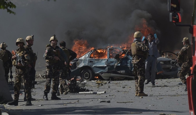 Afganistan'da bomba yüklü araçla saldırı: 15 ölü...