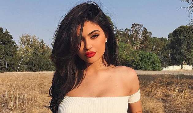 Kylie Jenner, bebeğini ilk kez gösterdi!