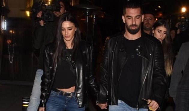 Arda Turan'dan gazeteciye: Senin kafanı gözünü kırarım!