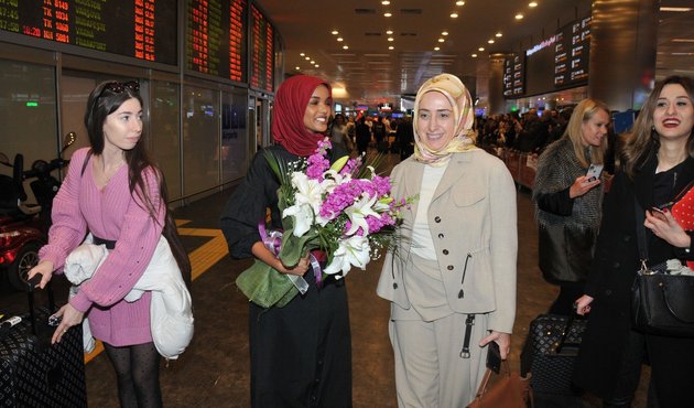 Tesettürlü top model Halima Aden Türkiye'de!