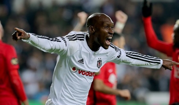 Beşiktaş, Atiba ile uzatıyor!