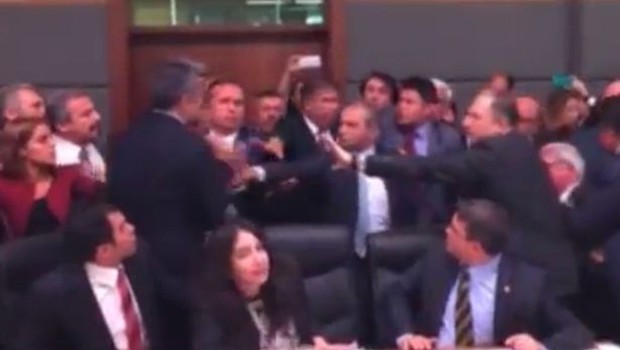 İngilizler'den montajlı Türkiye videosu: Kadın çığlıklarıyla kötülediler!