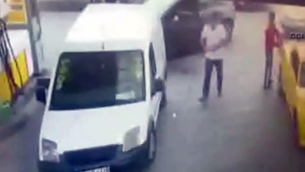 İstanbul trafiğinde akıl almaz cinayet: Koltuk başlıklarıyla öldürdüler!