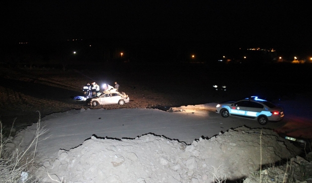 Polis ve askerlerin bulunduğu otomobil kaza yaptı: 1 şehit...
