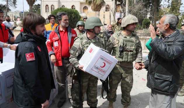 Terörden temizlenen Afrin'e insani yardım sürüyor...