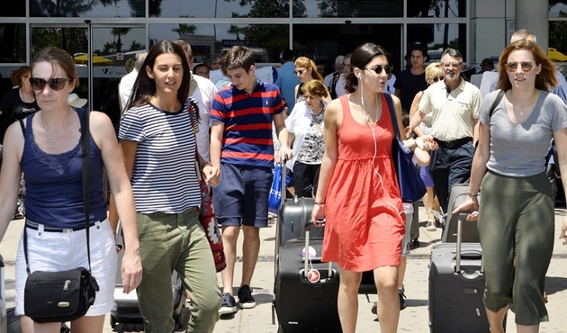 Antalya'ya turist akını...