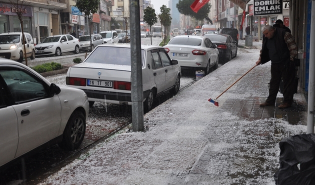 Bursa'da dolu yağışı tarım arazilerini vurdu...