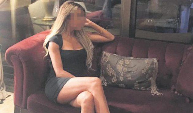 İş adamının eşine çıplak fotoğraflarını gönderdi!