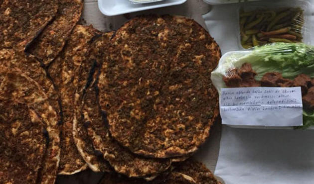 Siparişle gelen not sosyal medyayı salladı!