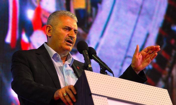 Başbakan Yıldırım'dan çok sert açıklama: Ülkeyi bölmeye çalışanlar yerli değil!