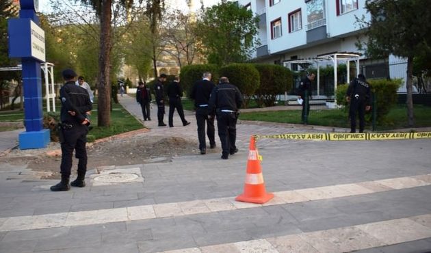 Parkta erkek arkadaşıyla buluşan kızına kurşun yağdırdı!